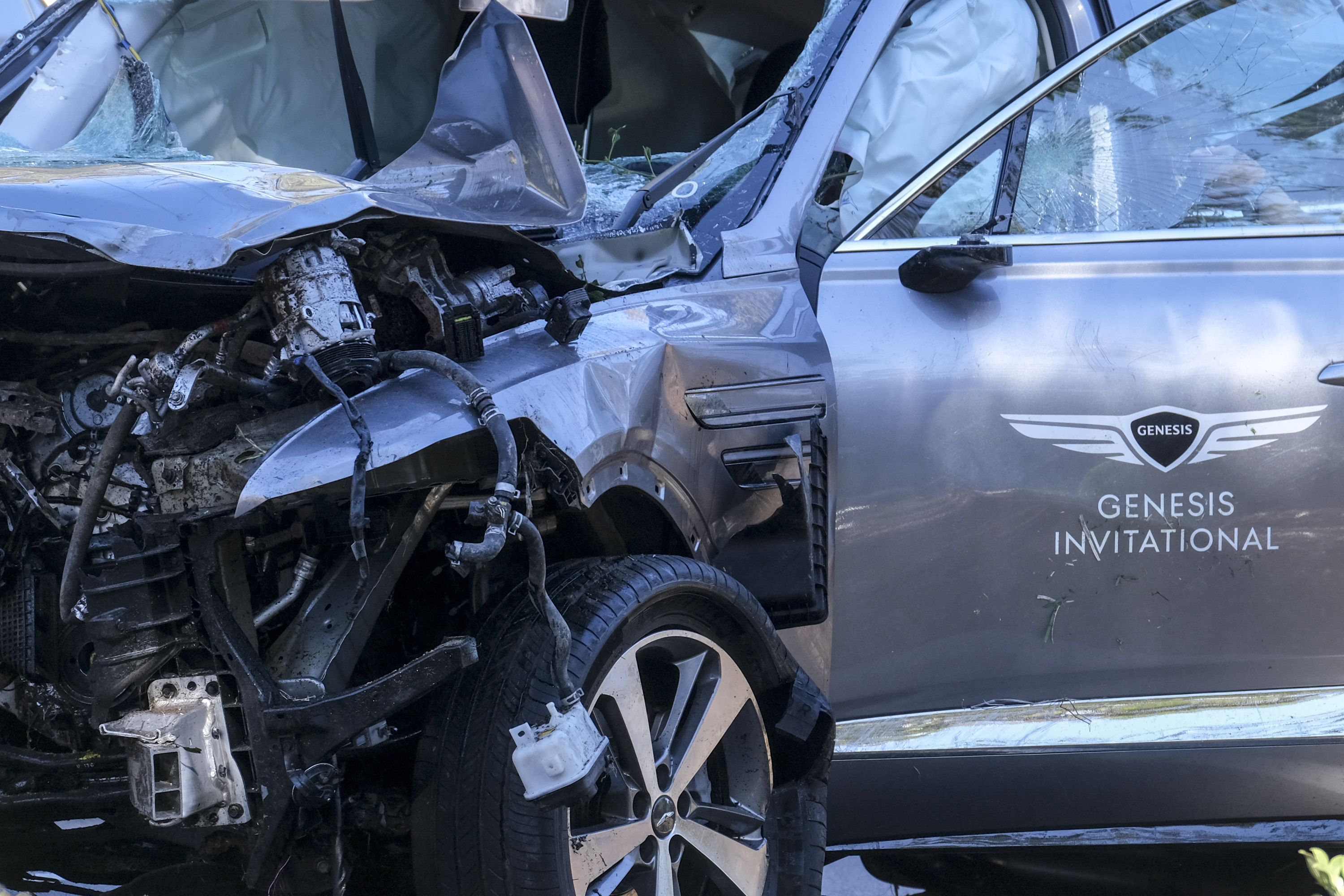 Photos: Tiger Woods seriously injured in single-vehicle crash