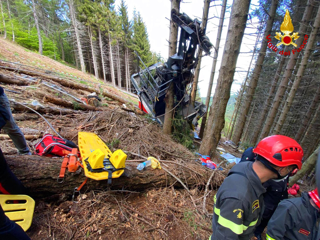 Cable car plunges to ground in Italy