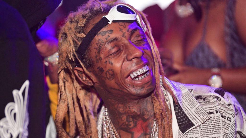 Rapper Lil Wayne enters guilty plea to federal weapons charge