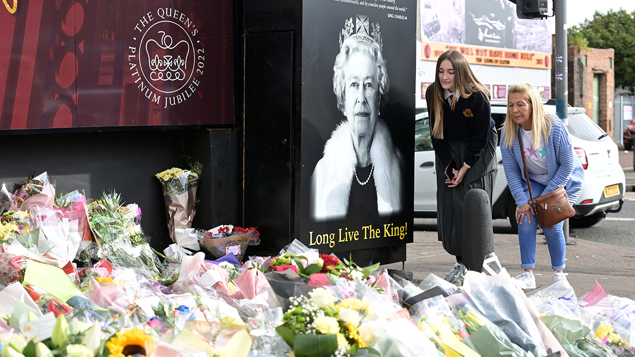 Photos: Queen Elizabeth II tributes continue across UK as royals, public grieve