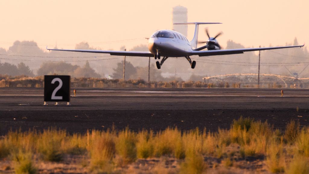 First all-electric commuter airplane takes to the skies