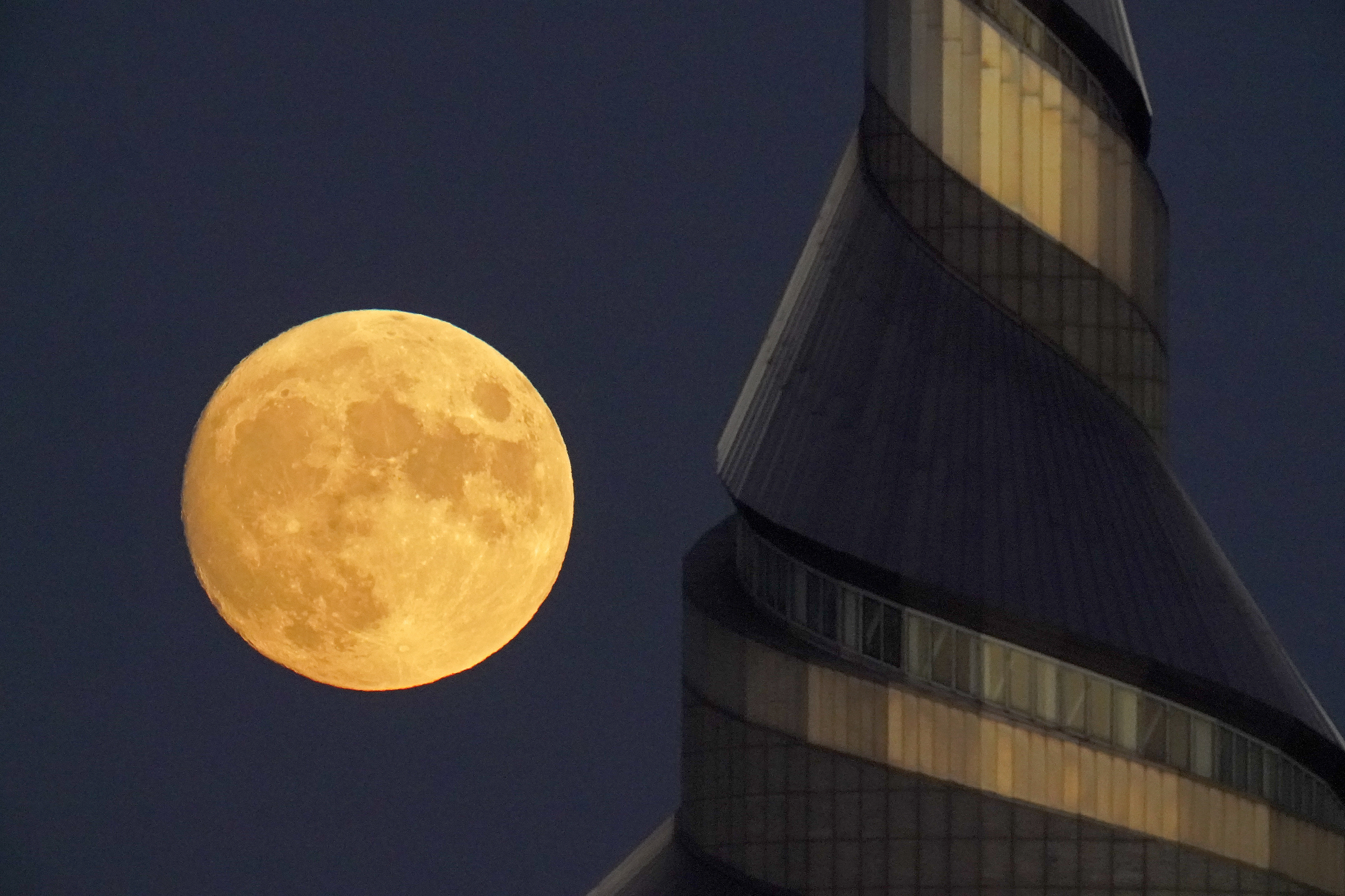 Photos: September 2021 Harvest Moon brightens the night sky