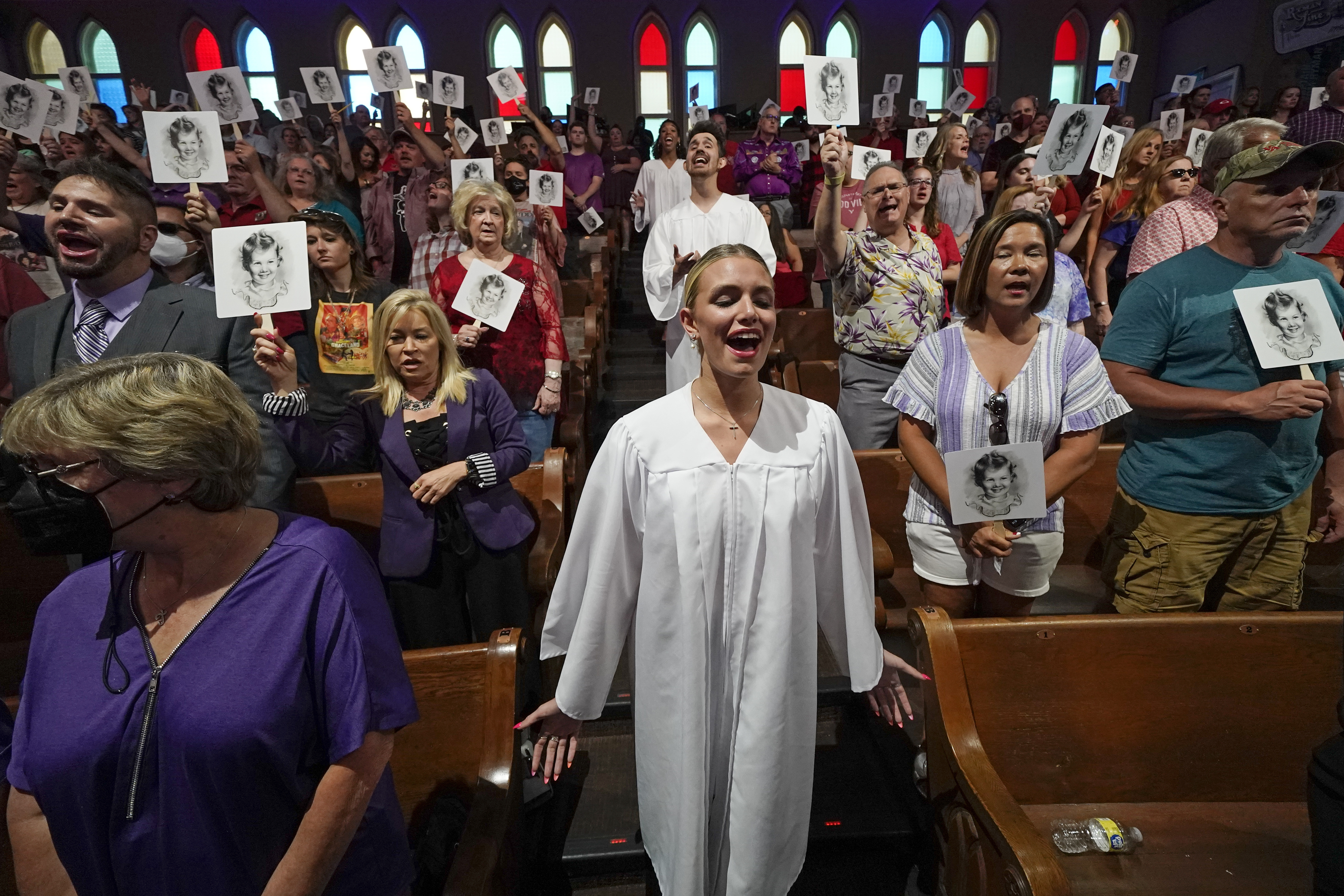 Naomi Judd celebrated in televised memorial service