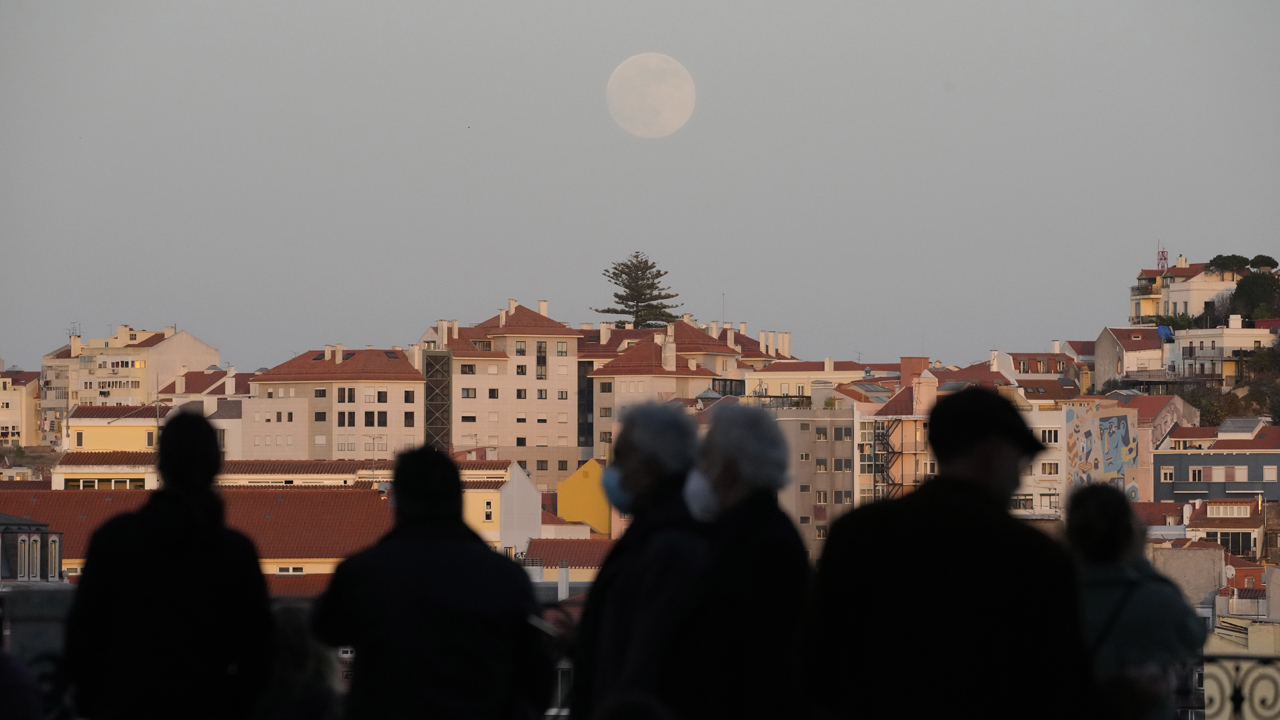 Photos: Cold Moon 2021 brightens the night sky