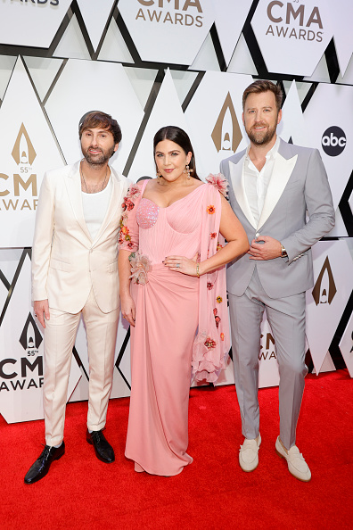 Photos: CMA Awards 2021 red carpet looks