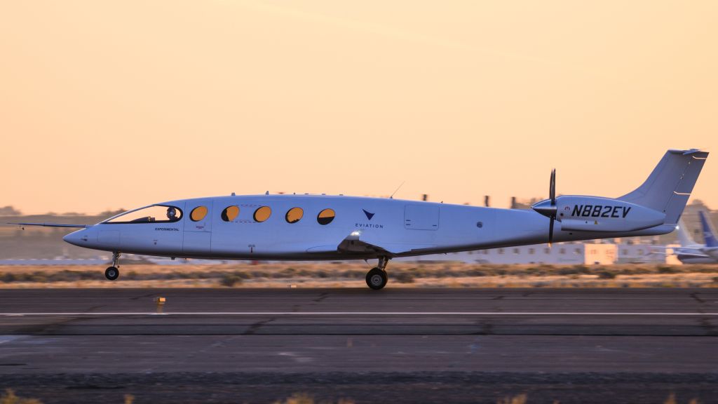 First all-electric commuter airplane takes to the skies