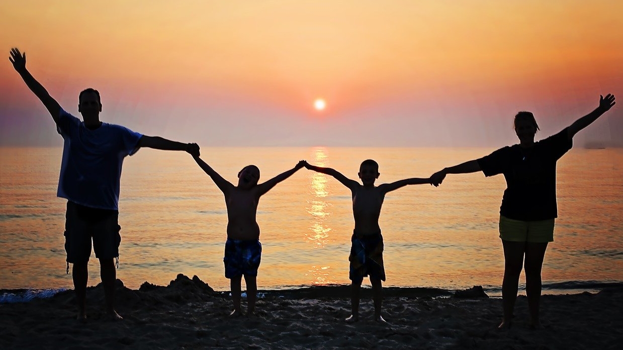 Texas couple with four children adopt six biological siblings