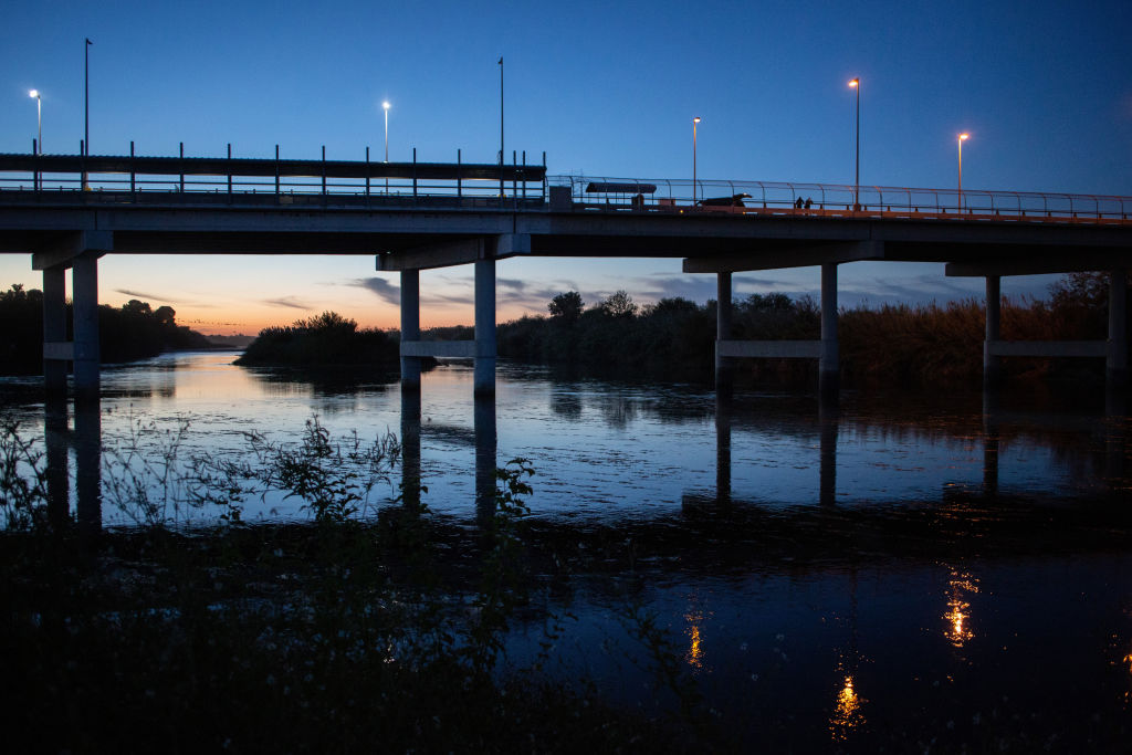 Large Migration Surge Crosses Rio Grande