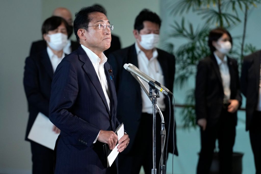 Photos: Shinzo Abe, former Japanese prime minister, shot during campaign speech