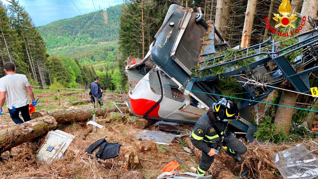 Cable car plunges to ground in Italy
