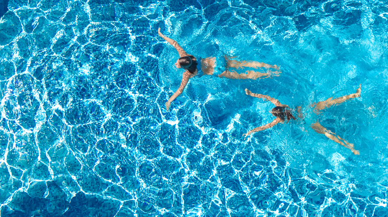 Swim instructor warns of dangers of blue swimsuits for kids