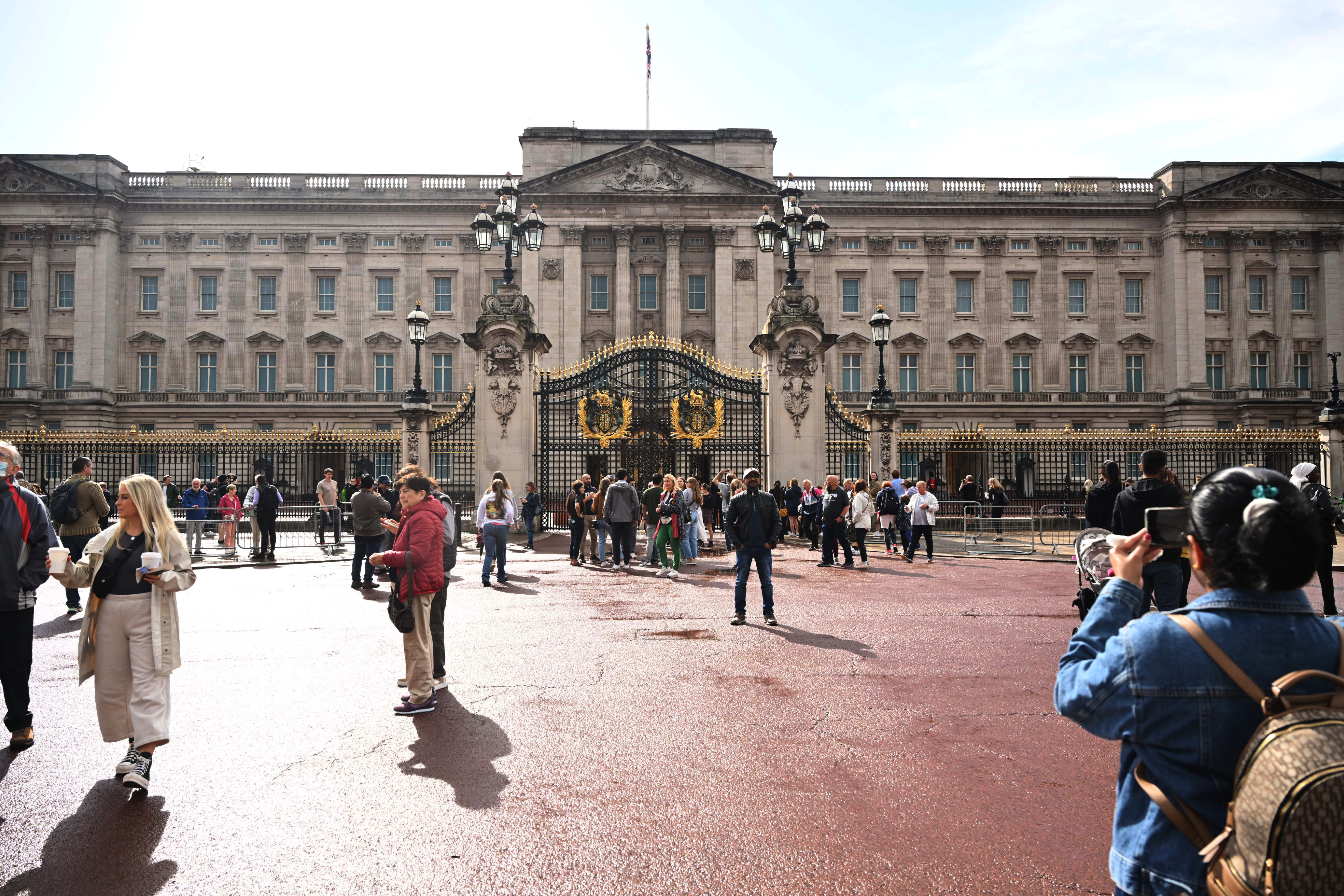 Public gathers at Buckingham Palace