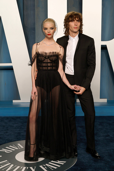 Photos: Vanity Fair Oscar Party 2022 red carpet