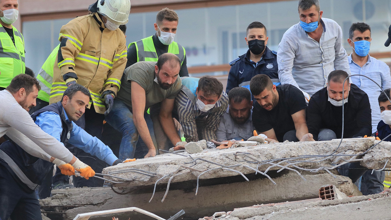 Deadly earthquake shakes Greece, Turkey, destroying buildings