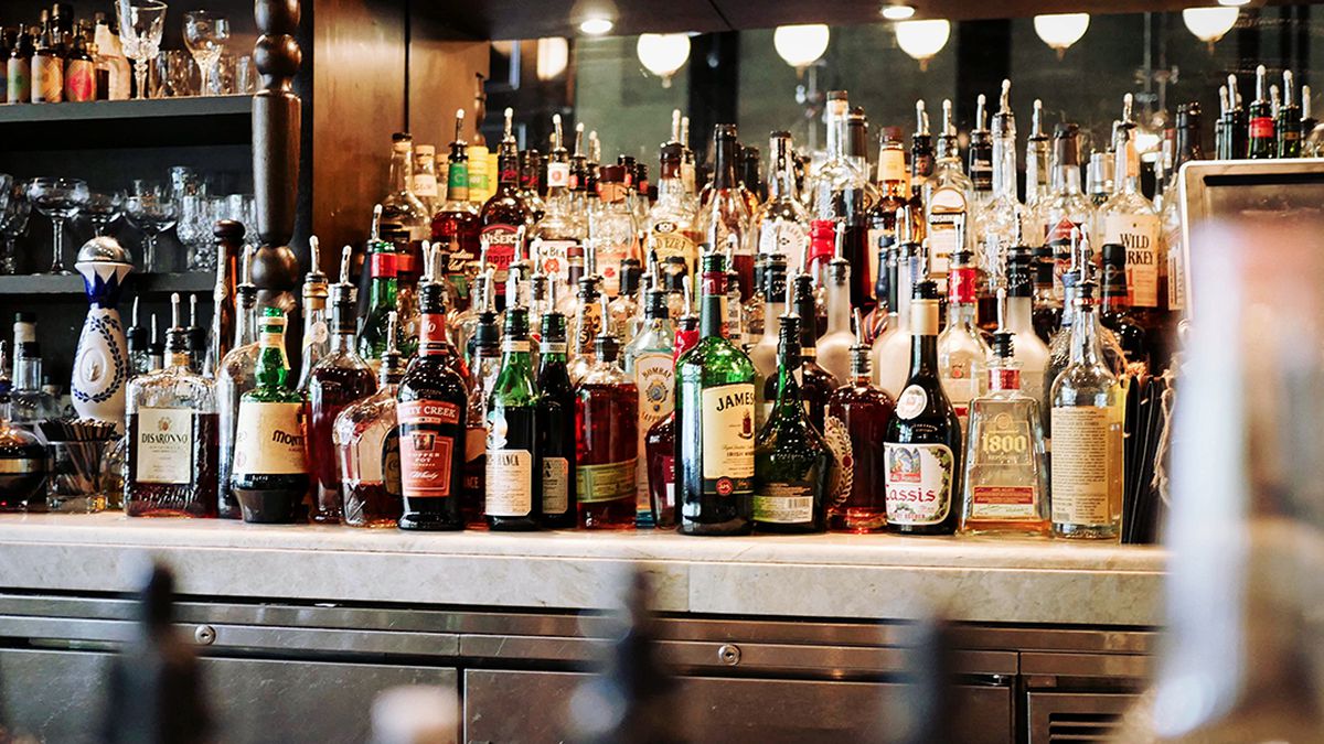 Tennessee bartender brought to tears after regulars surprise her with cash