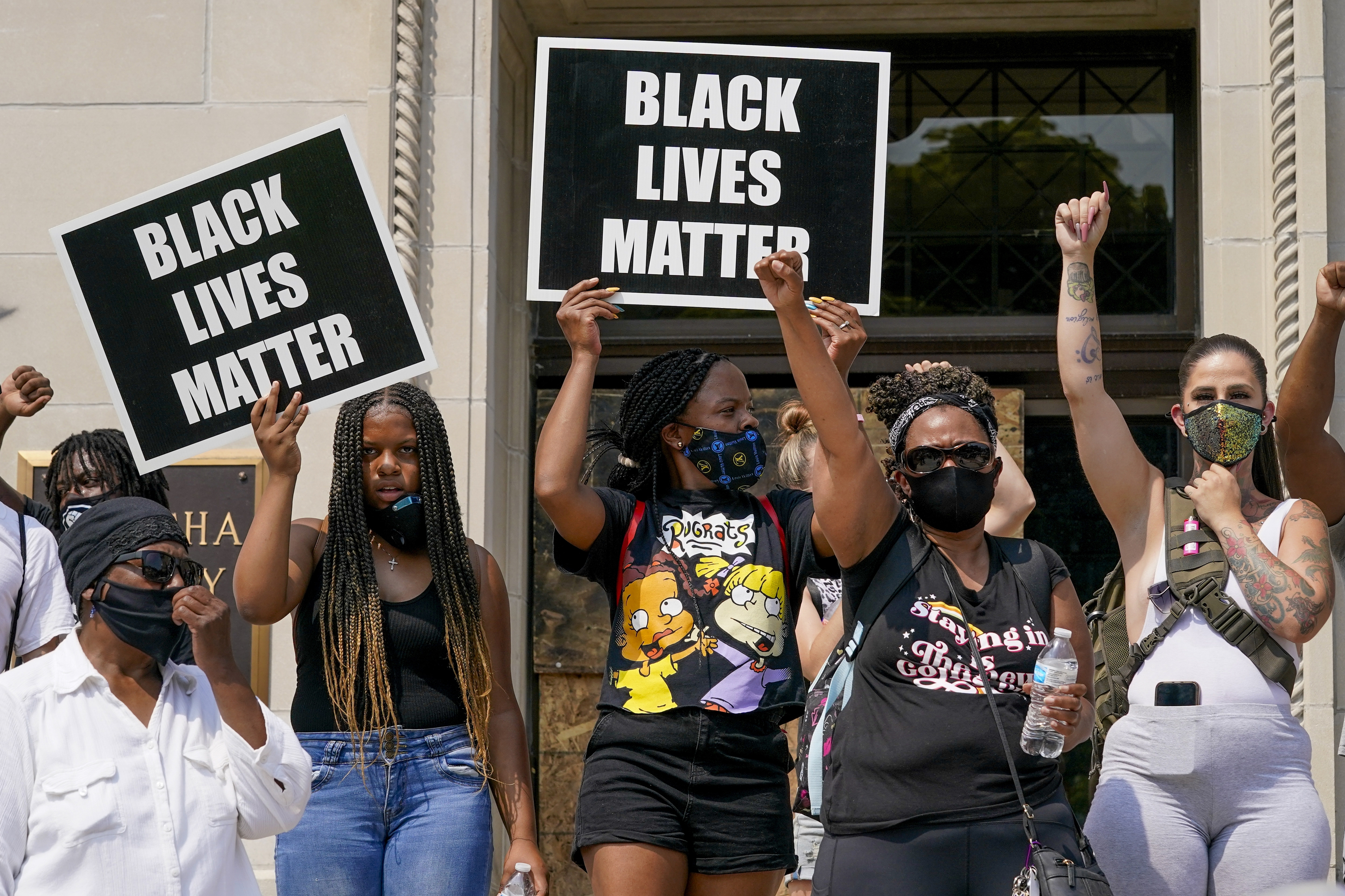 Portesters, police clash in Kenosha, Wisconsin