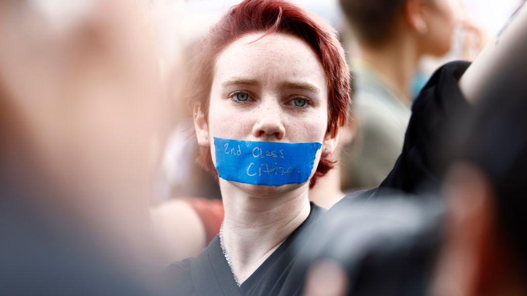 Supreme Court overturns Roe v. Wade