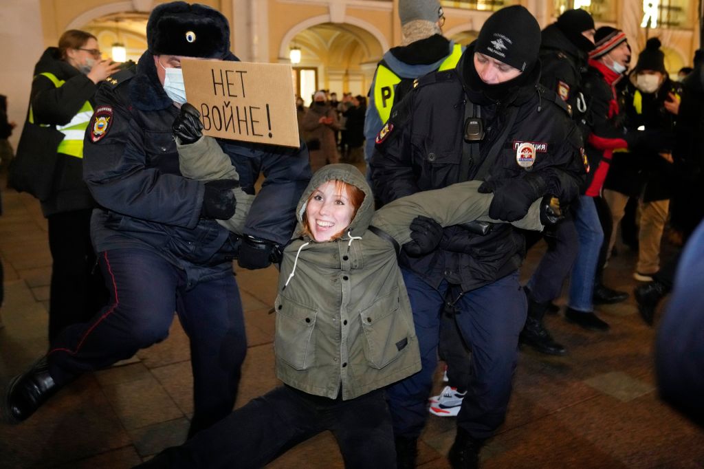 Photos: Hundreds arrested as Russians protest Ukraine attack