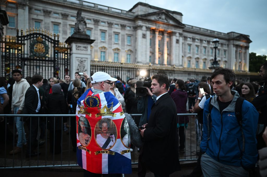 Public gathers at Buckingham Palace