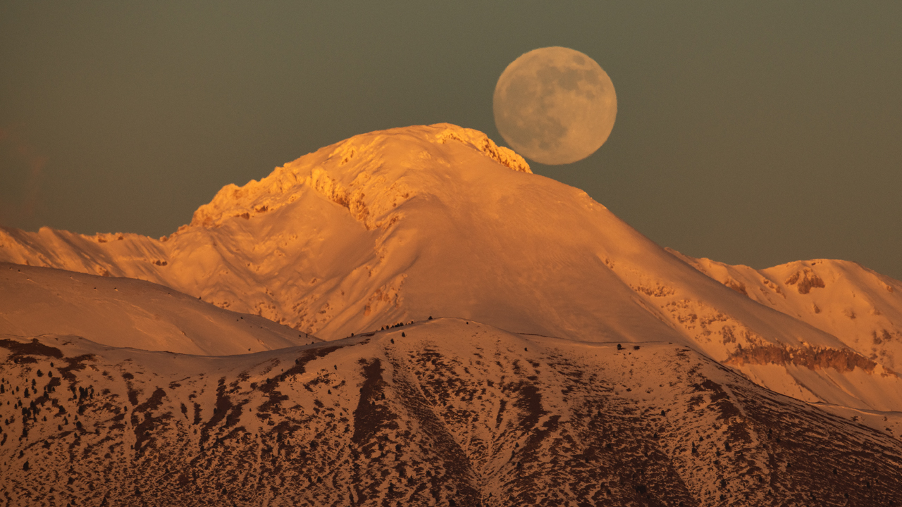 Photos: Cold Moon 2021 brightens the night sky