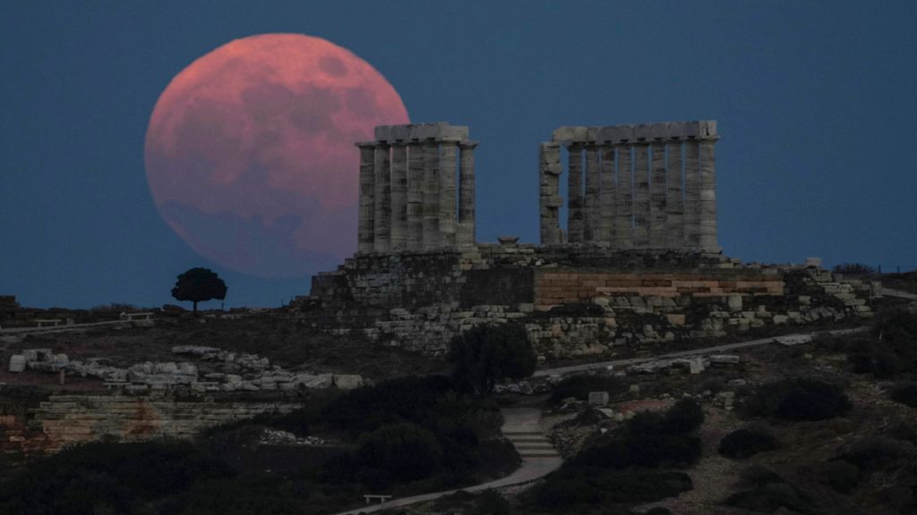 Photos: June 2021 Strawberry Moon brightens the night sky