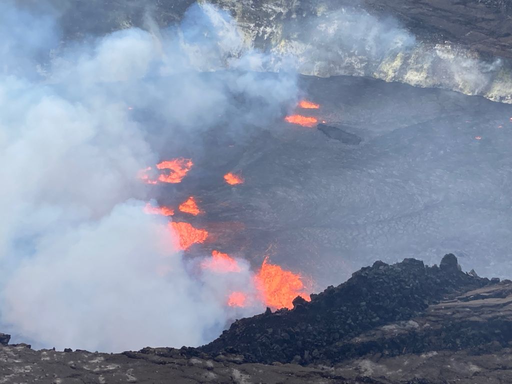 Photos: Hawaii's Kilauea volcano erupts