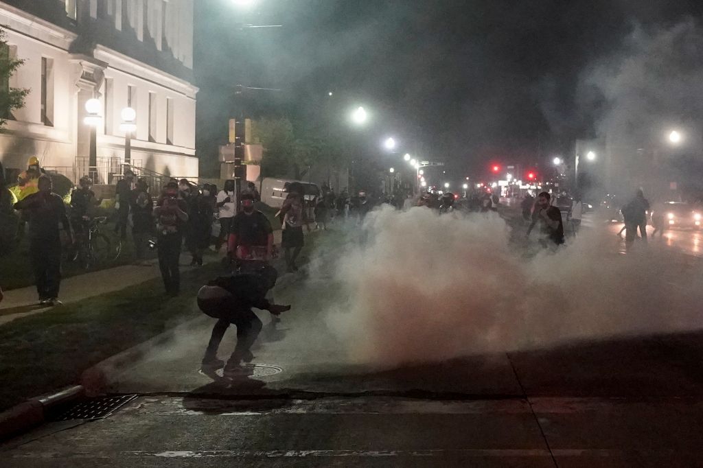Portesters, police clash in Kenosha, Wisconsin