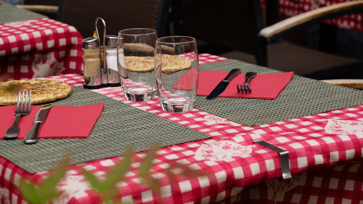 Seating at restaurant Covid coronavirus