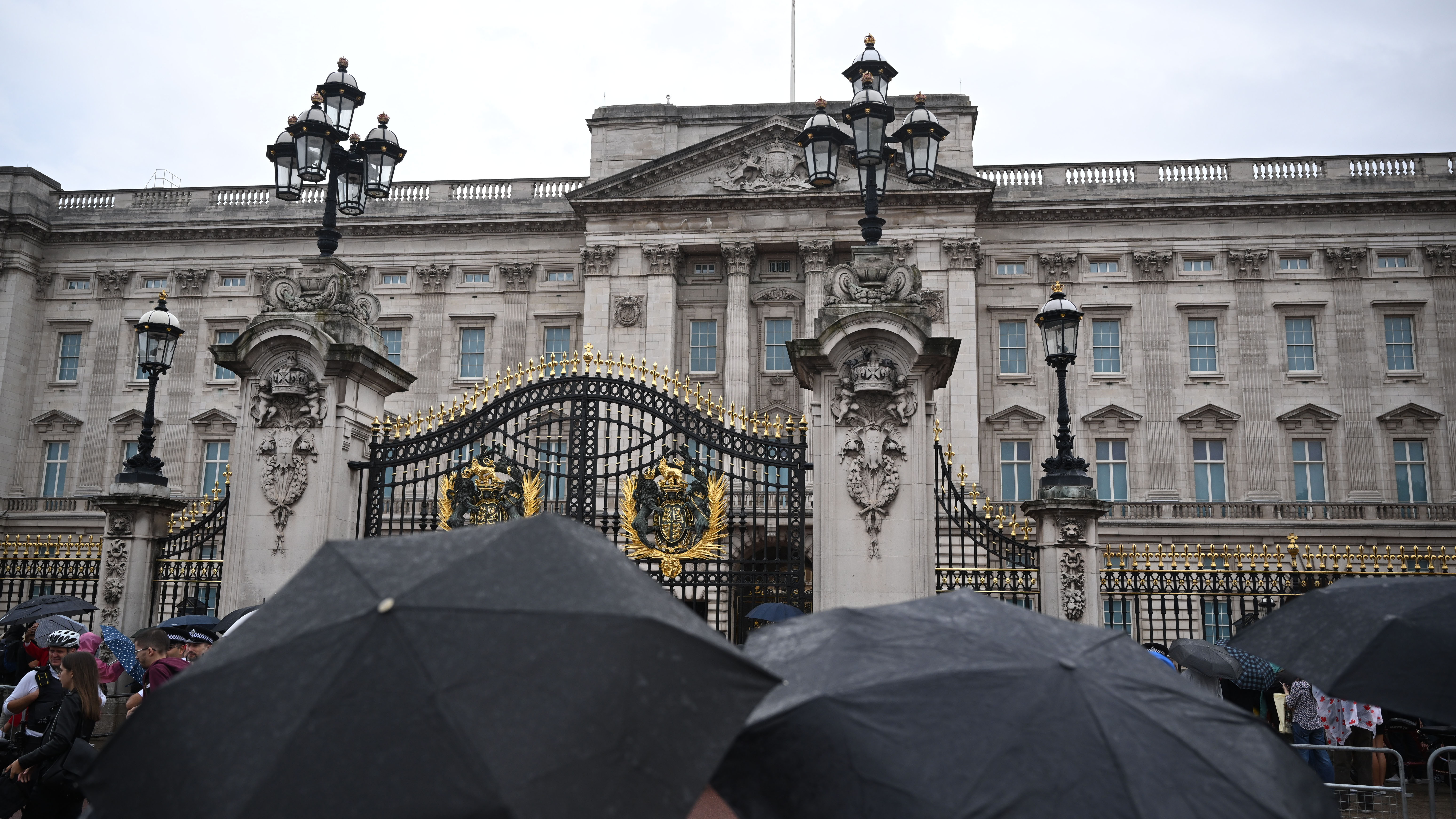 Public gathers at Buckingham Palace