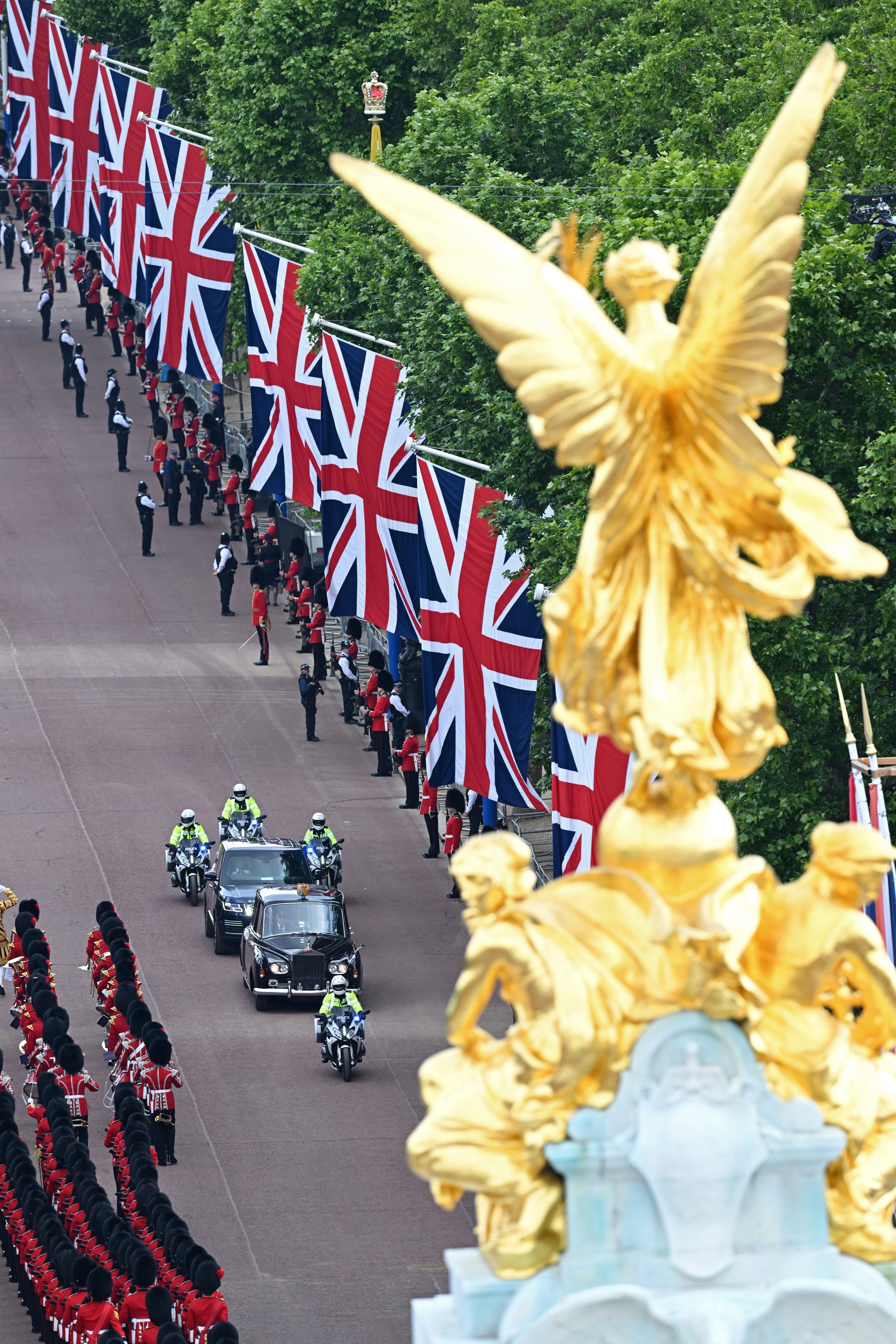 Photos: Queen Elizabeth's Platinum Jubilee kicks off with Trooping the Color
