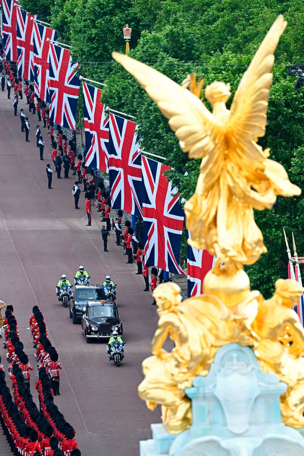 Photos: Queen Elizabeth's Platinum Jubilee kicks off with Trooping the Color