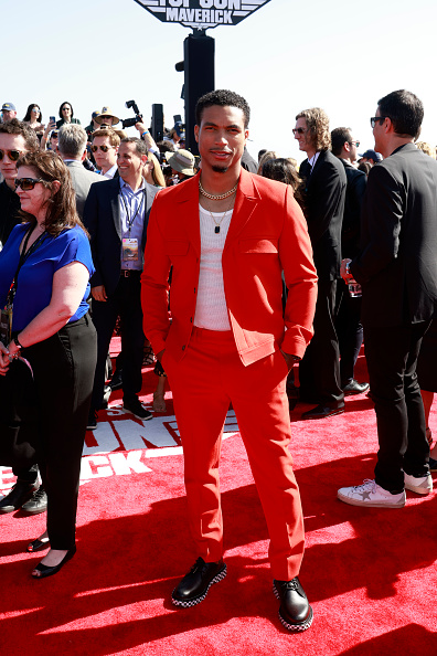 Photos: Tom Cruise arrives by helicopter to 'Top Gun: Maverick' premiere