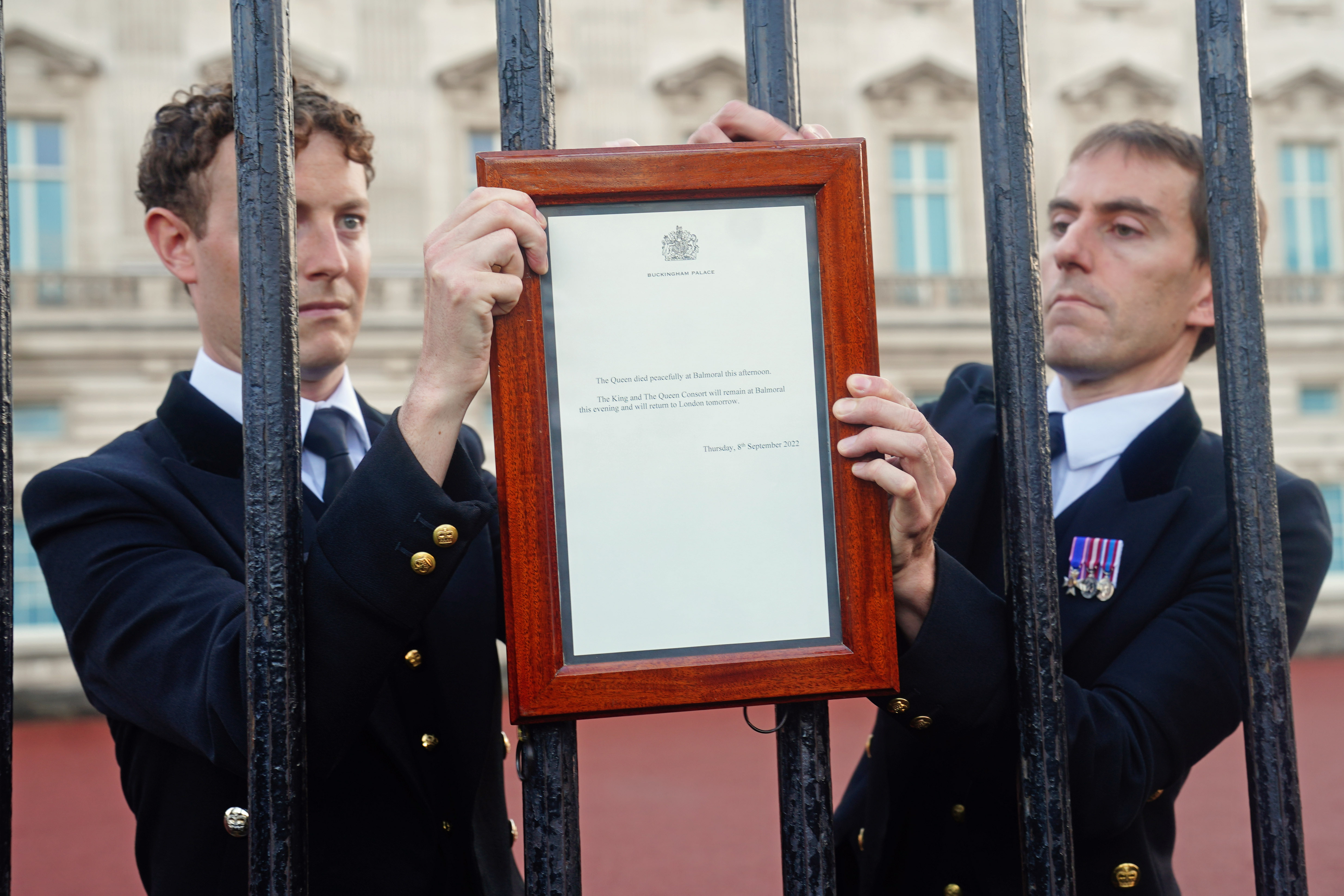 Public gathers at Buckingham Palace