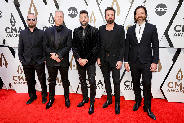 Photos: CMA Awards 2021 red carpet looks