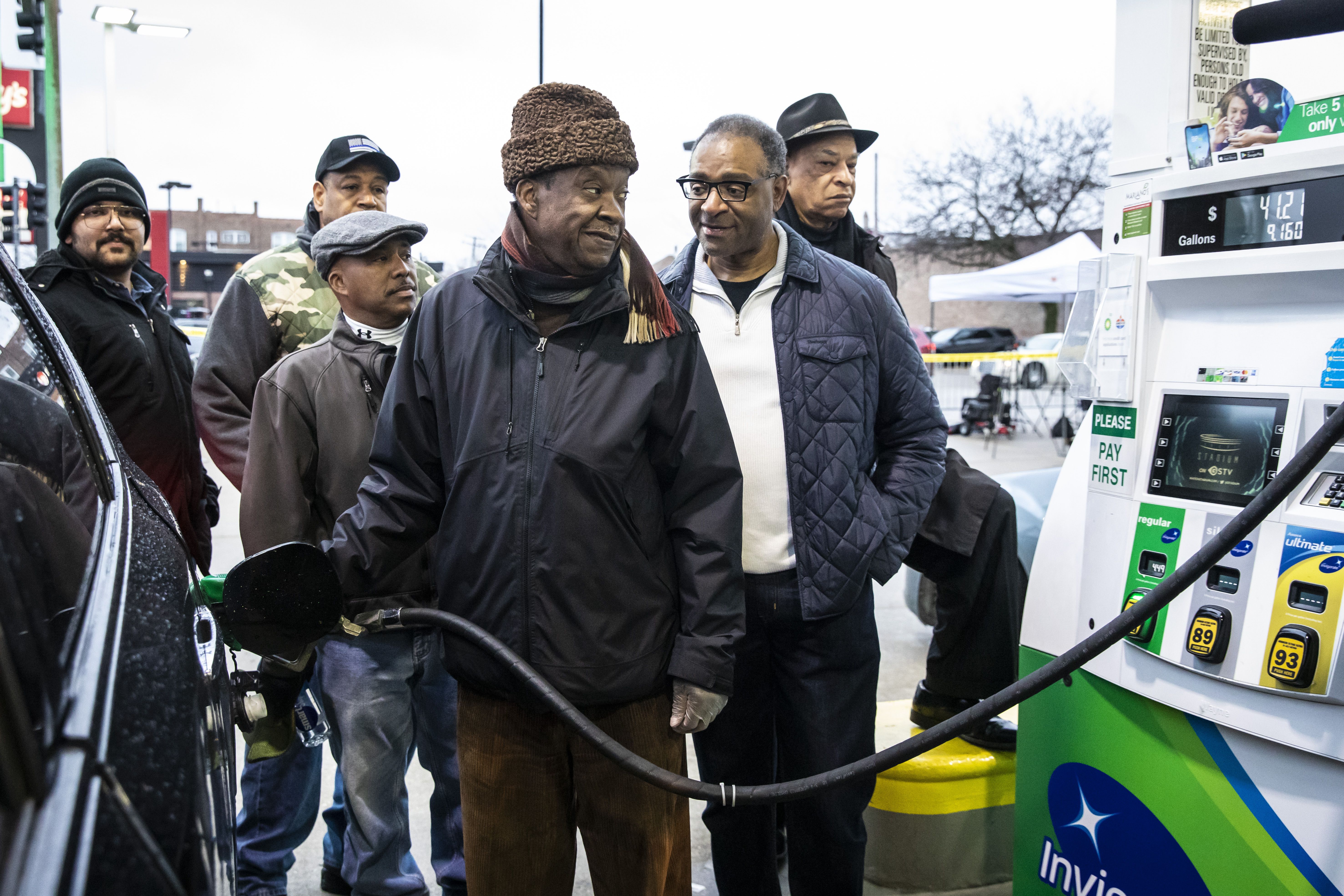 Photos: Chicago drivers score free gas in businessman's $1M giveaway
