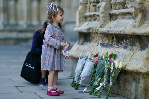 Photos: Queen Elizabeth II tributes continue across UK as royals, public grieve