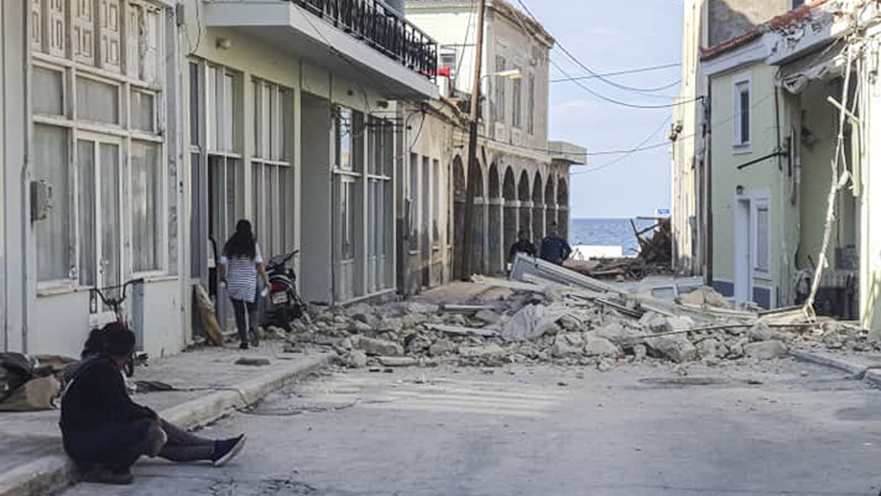 Deadly earthquake shakes Greece, Turkey, destroying buildings