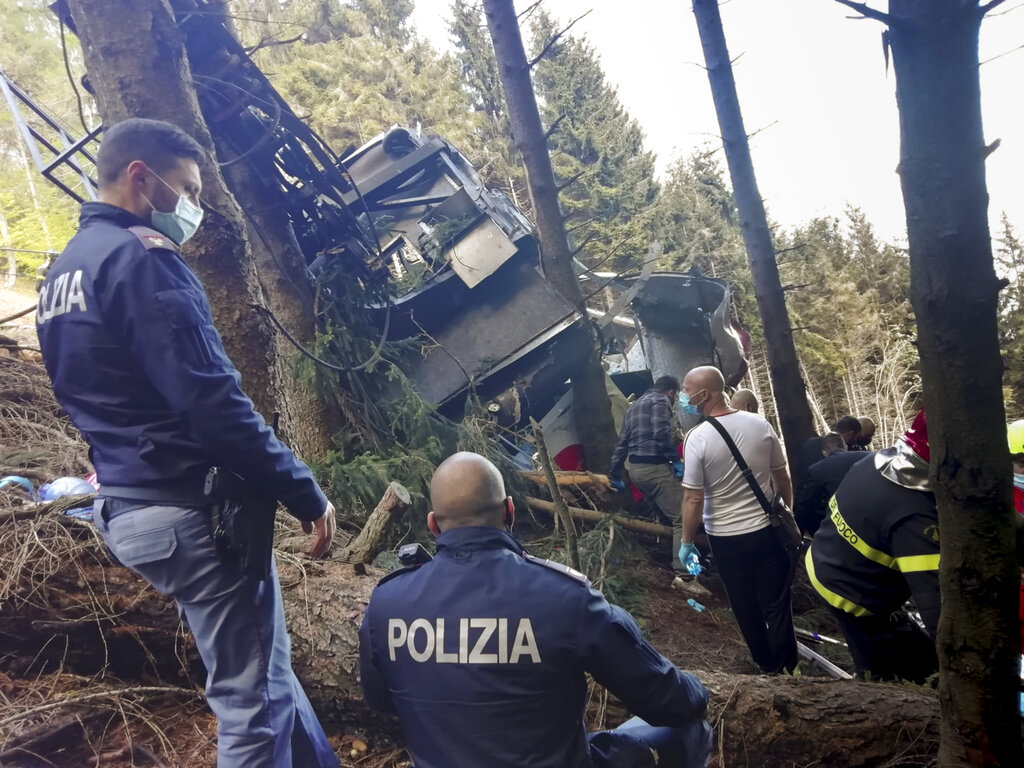 Cable car plunges to ground in Italy