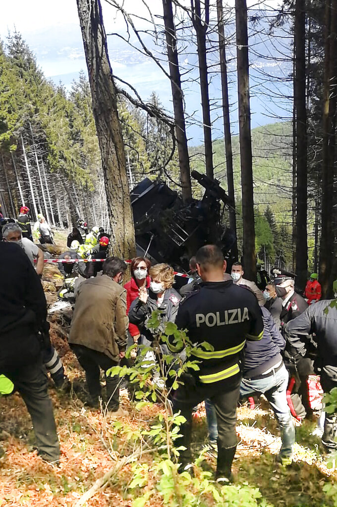 Cable car plunges to ground in Italy