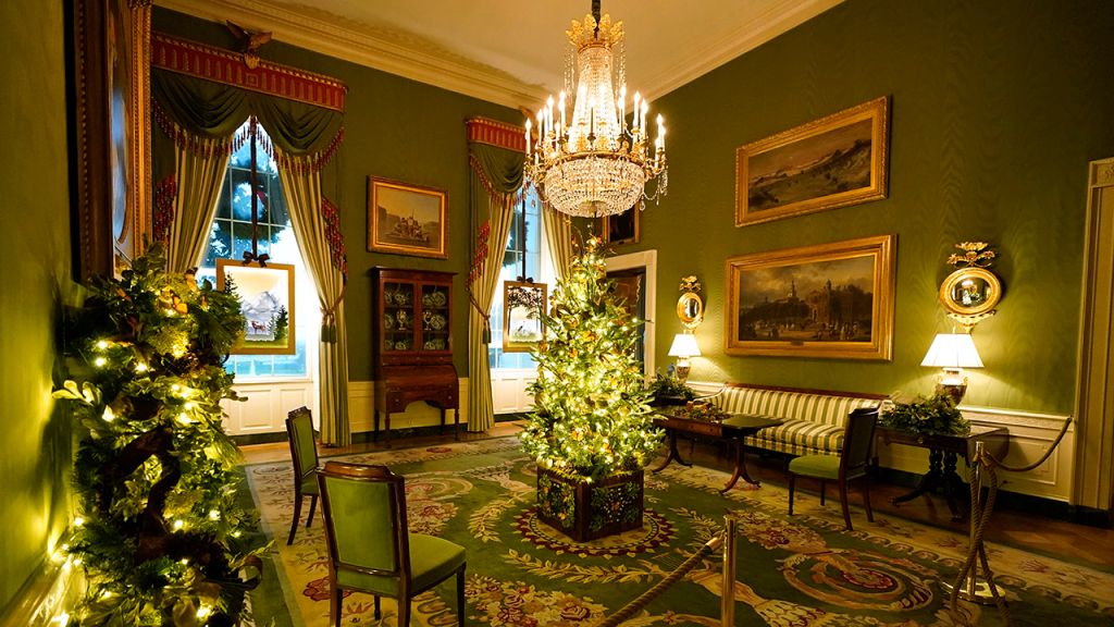 2020 White House Christmas decorations unveiled