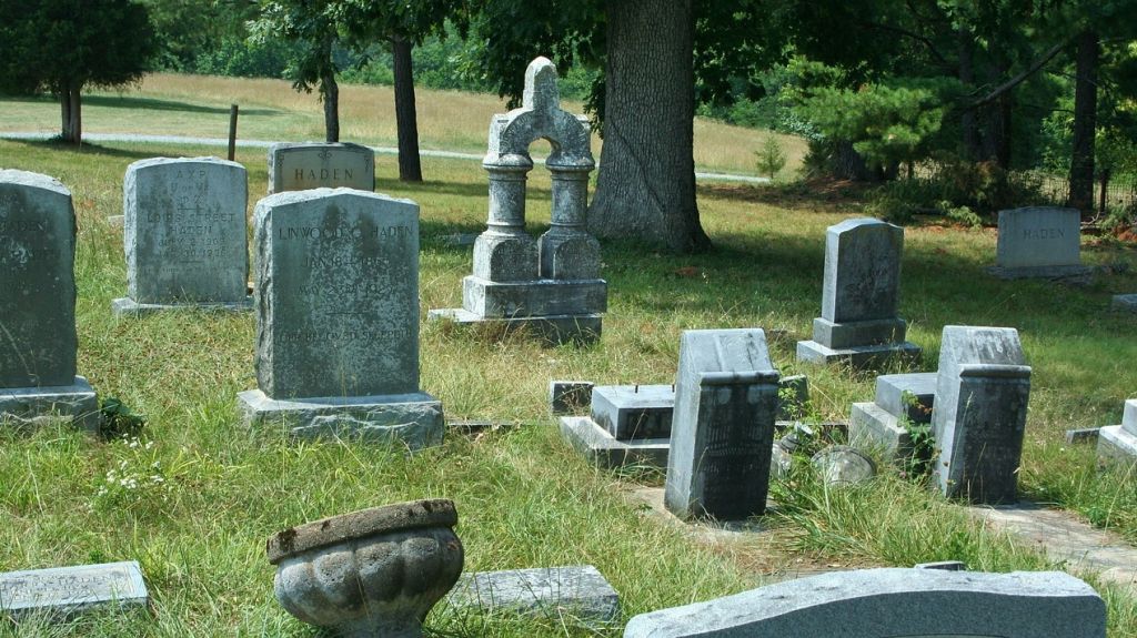 78-year-old Arkansas man arrested after placing dead animals on headstone of former neighbor