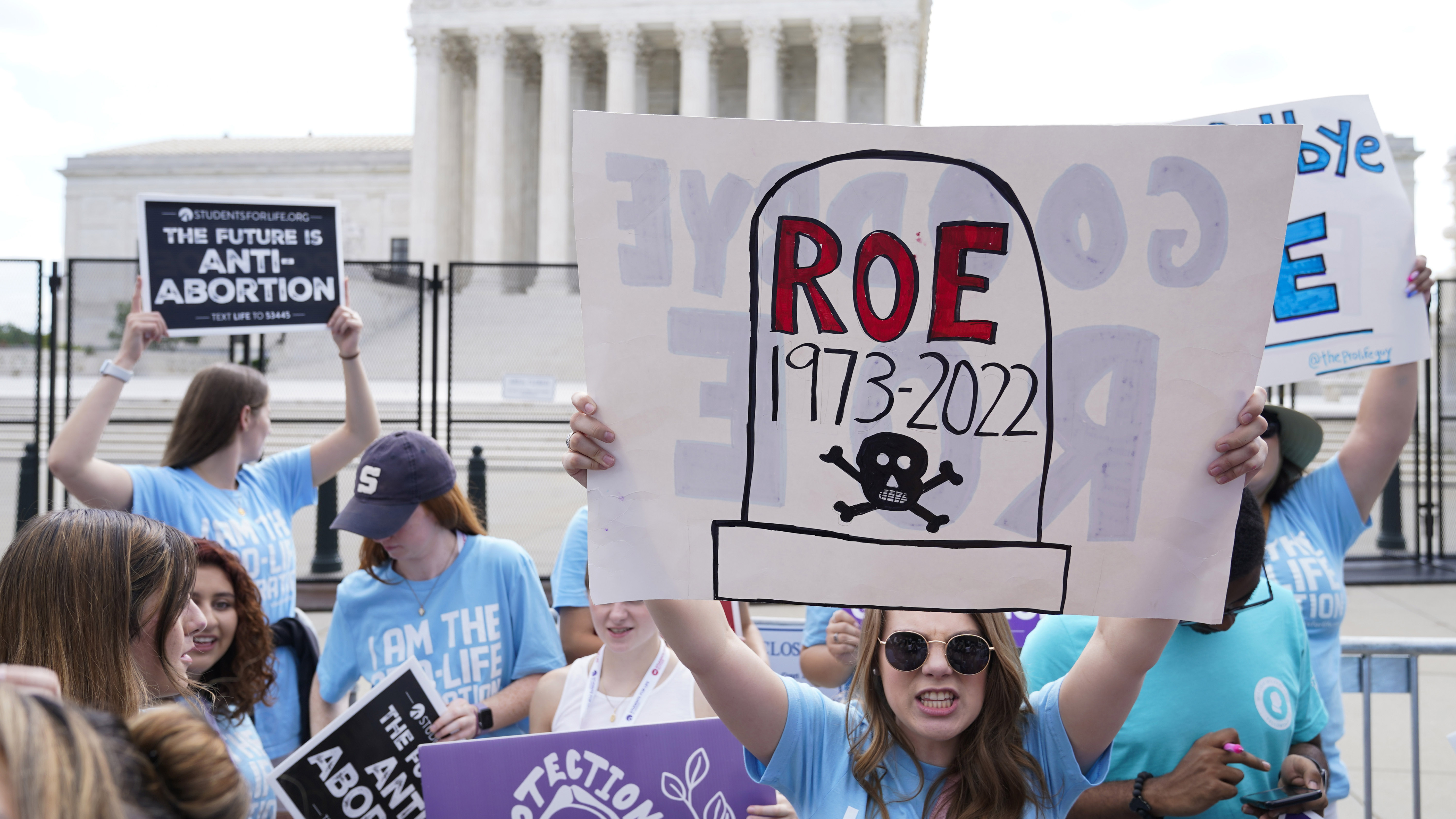 Supreme Court overturns Roe v. Wade