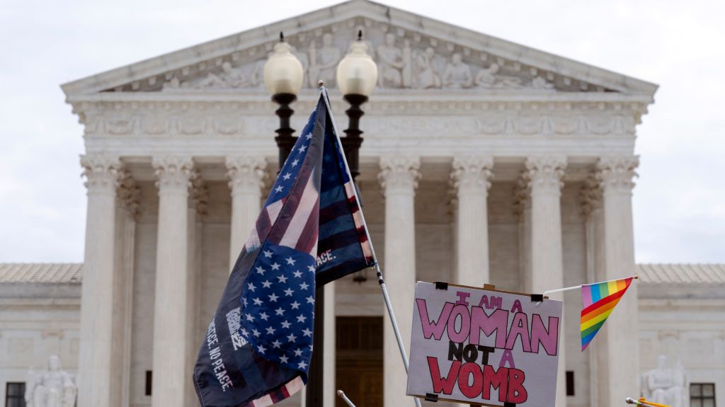 Supreme Court overturns Roe v. Wade