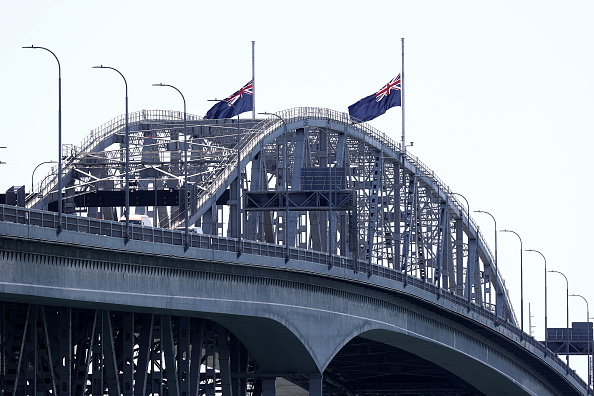 Photos: Queen Elizabeth II mourned around the world