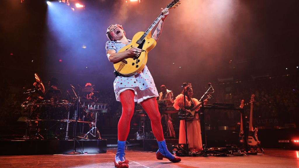 Photos: Harry Styles dresses as Dorothy from 'The Wizard of Oz' at Halloween show