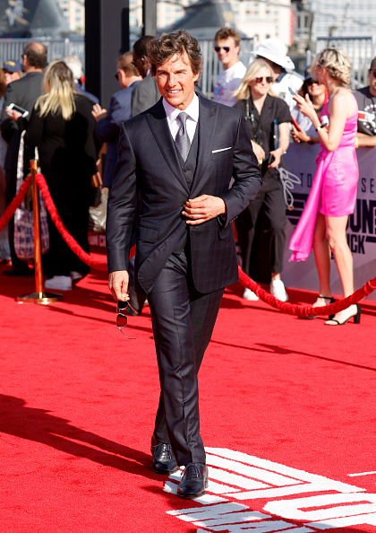 Photos: Tom Cruise arrives by helicopter to 'Top Gun: Maverick' premiere