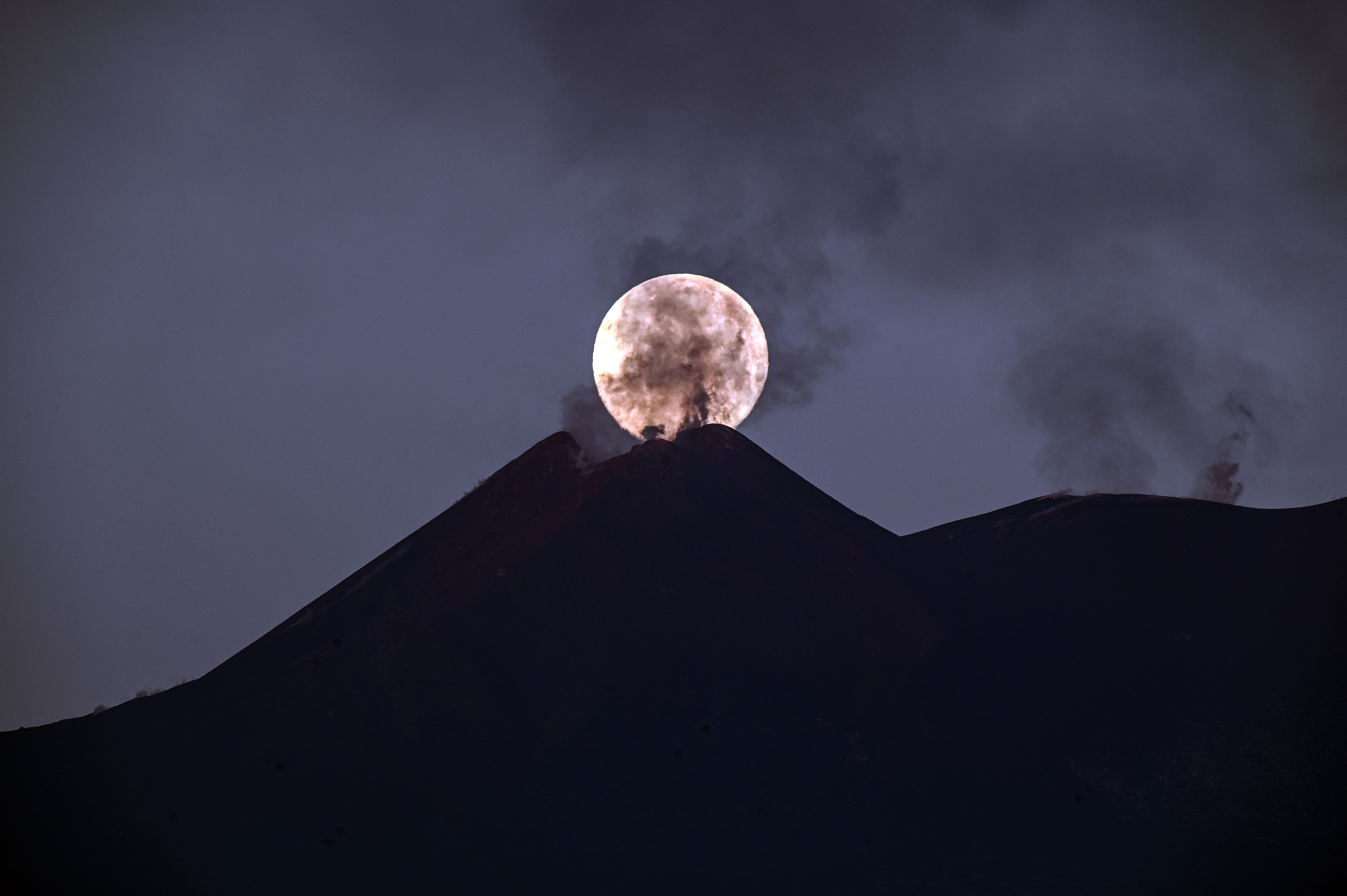 Photos: February 2021 Snow Moon brightens the night sky