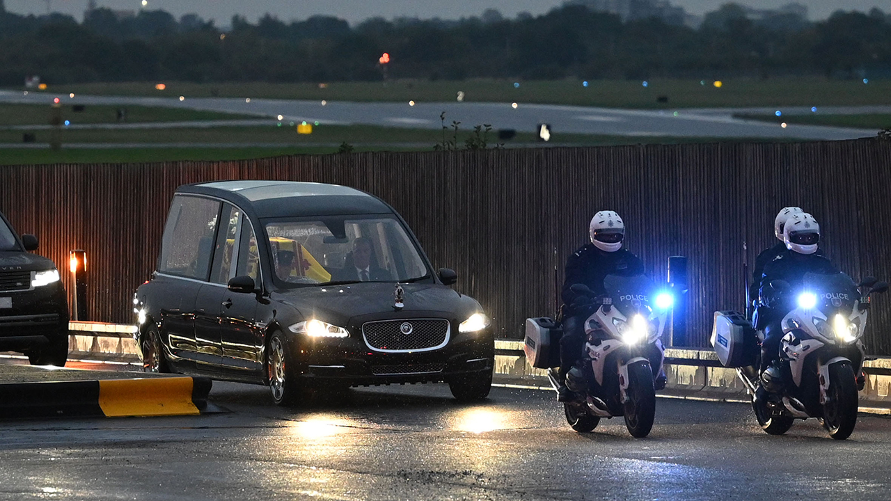 Queen Elizabeth II's coffin arrives at Buckingham Palace