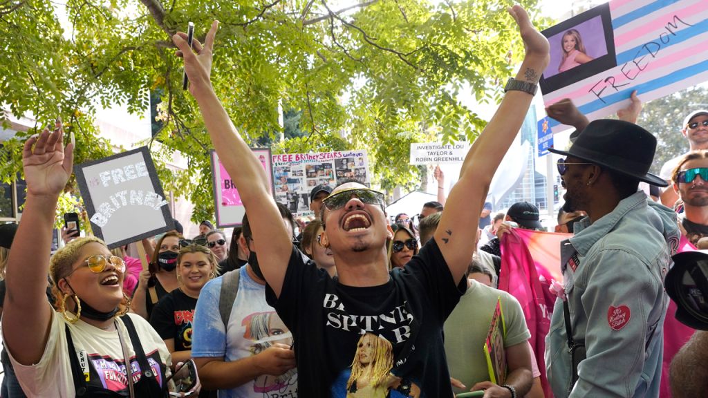 Photos: Britney Spears fans rally outside courthouse during conservatorship hearing