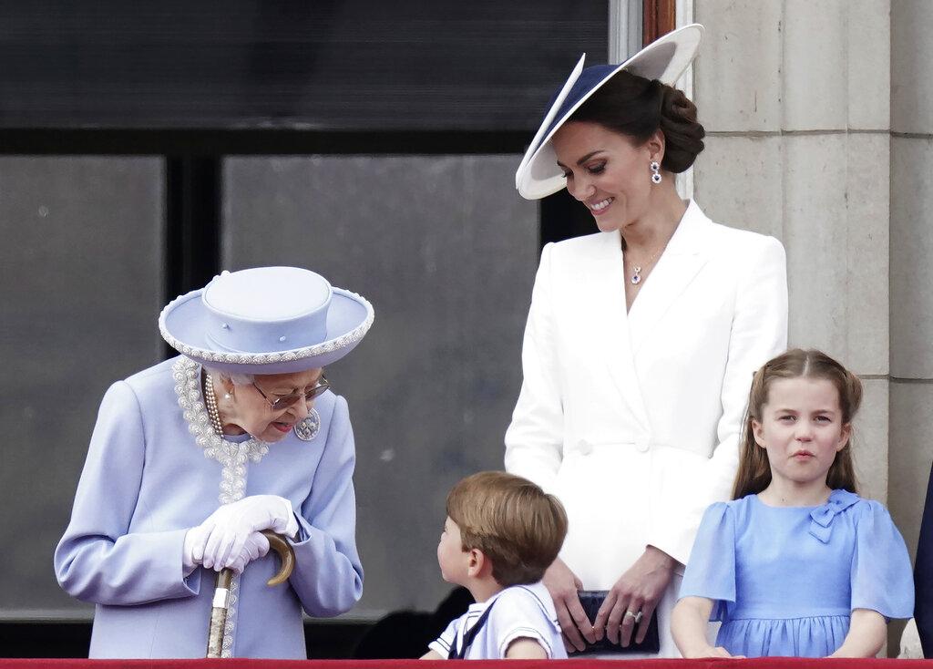 Photos: Queen Elizabeth's Platinum Jubilee kicks off with Trooping the Colo